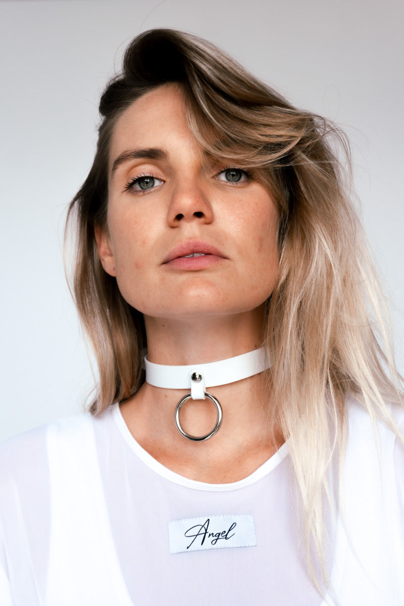 Choker Tia white Karolina k black circle